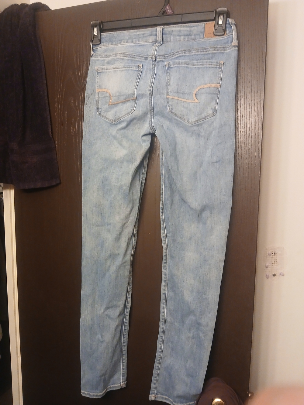 American Eagle Light Wash Skinny Jeans